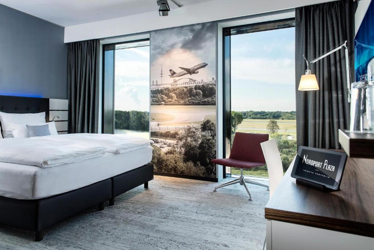 Bedroom 2, Airport Plaza Hotel, Hamburg-Airport, Segeberg