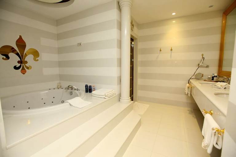 Bathroom, Qafqaz Riverside Hotel, Qəbələ