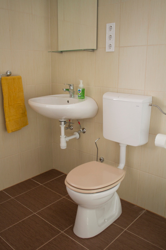 Bathroom 3, Microstore Airport Panzio, Gyál