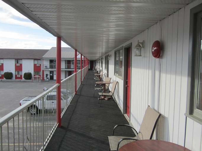 Public Area 3, Valemount Vacation Inn, Fraser-Fort George