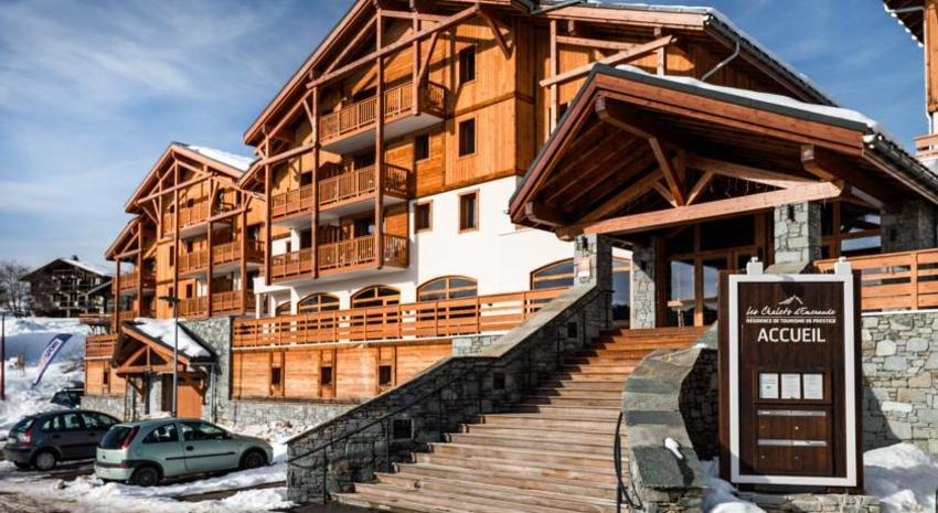 Exterior & Views