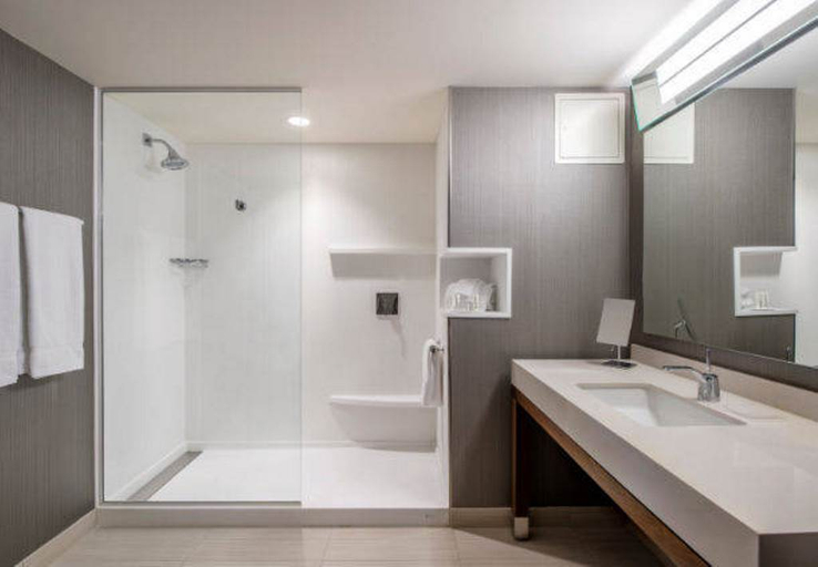 Bathroom 4, Hotel Dene & Conference Centre, Division No. 12