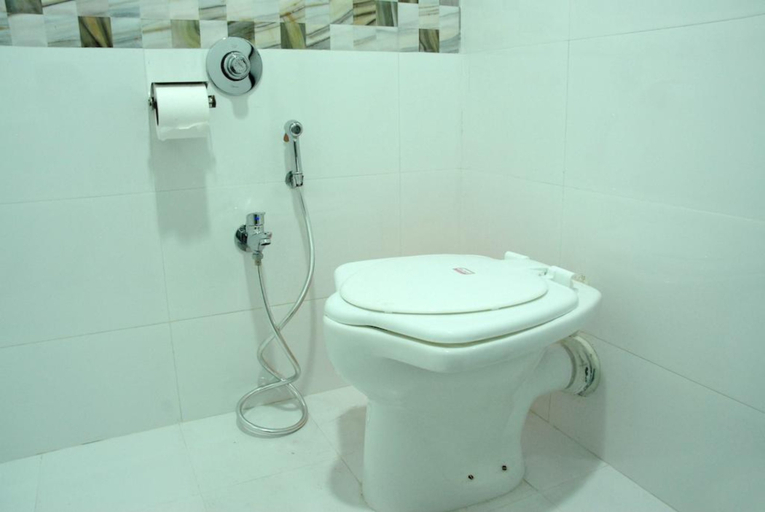 Bathroom, Hotel City View Navi Mumbai, Thane