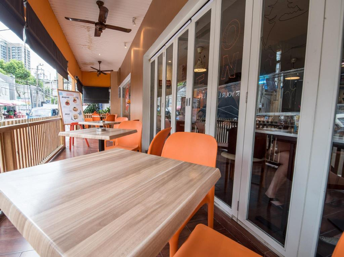 Food & Drinks 5, Retro 39 Hotel, Wattana