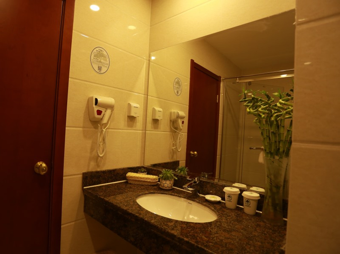 Bathroom 5, GreenTree Inn YongDa Street Express Hotel, Yantai