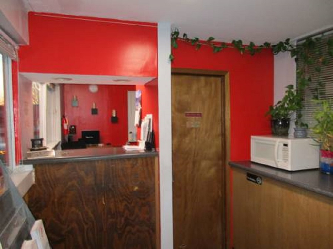 Public Area 3, Highway Inn, Edgar