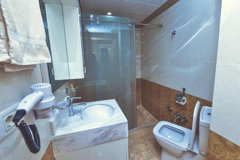 Bathroom, Gabala City Hotel, Qəbələ