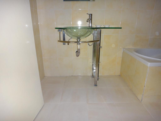 Bathroom, Ed Scob Suites, Surulere