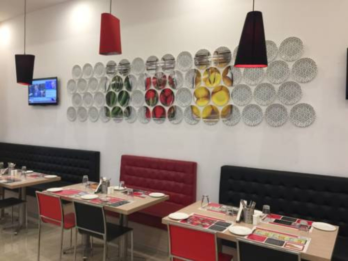 Food & Drinks 5, Red Fox Hotel, Sector 60, Gurugram, Gurgaon