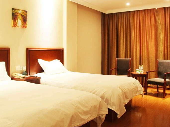 Bedroom 4, GreenTree Inn Qingdao SDUST Express Hotel, Qingdao