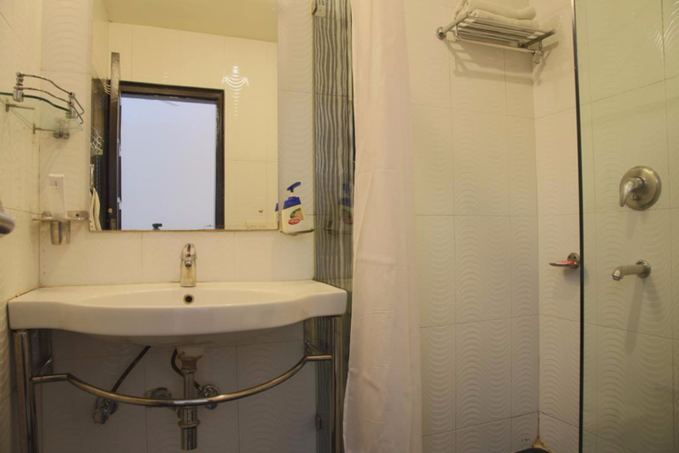 Bathroom, FabHotel Exotica - Hotel in Green Park, Delhi