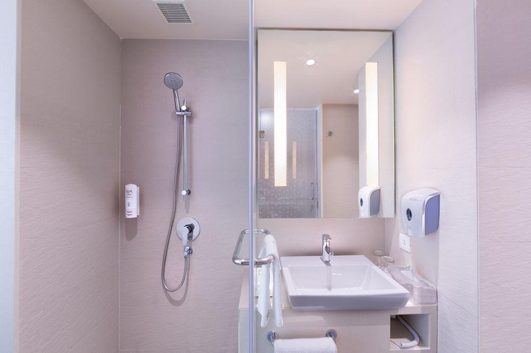 Bathroom 4, Holiday Inn Express Chennai Mahindra World City, Kancheepuram
