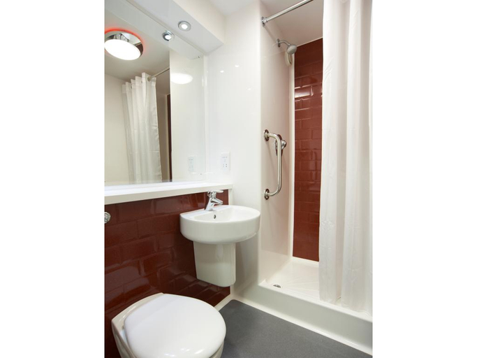 Bedroom 3, TravelodgeLlanelli Central, Carmarthenshire