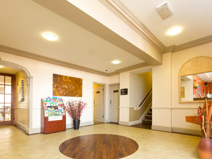 Public Area 2, Gainsborough House Hotel, Worcestershire
