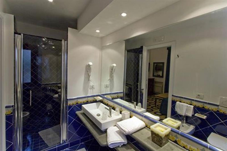 Bathroom, Villa Demetra, Napoli