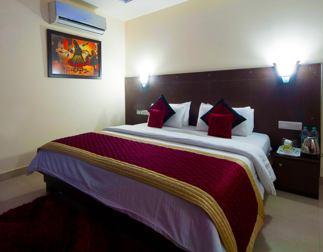 Bedroom 5, HOTEL VISHAL RESIDENCY NEAR DELHI AIRPORT & AEROCITY with FREE AIRPORT DROP, Delhi
