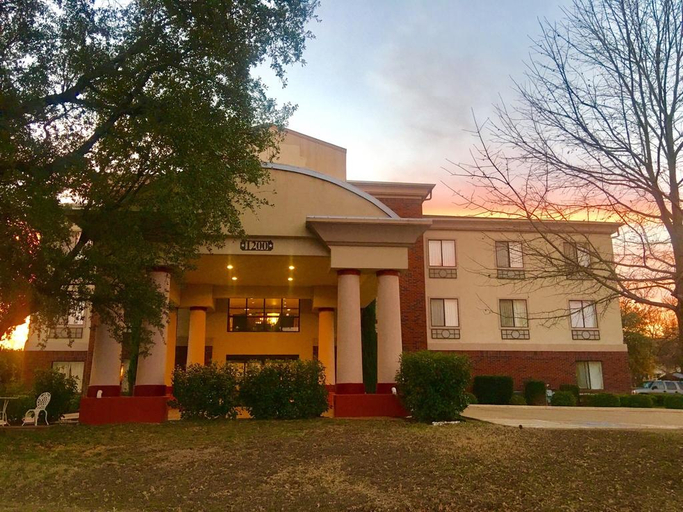 Exterior & Views 2, Quality Inn & Suites Lampasas, Lampasas