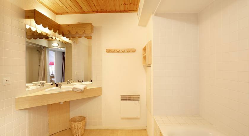 Bathroom, Vacancéole - Résidence Vega, Hautes-Alpes