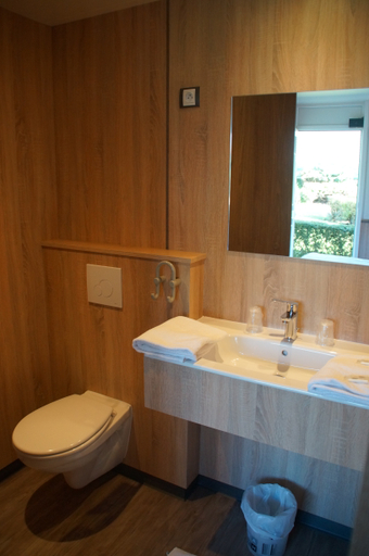 Bathroom 4, The Originals Access, Hôtel Aurillac Aéroport, Cantal