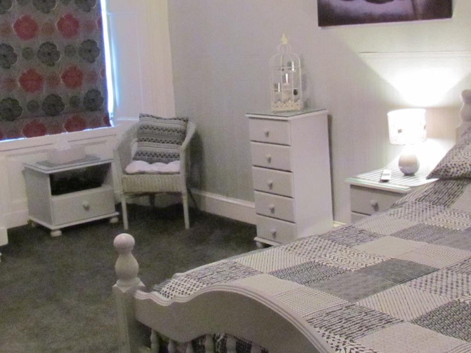 Bedroom 2, Macbeth Arms Hotel, Aberdeenshire