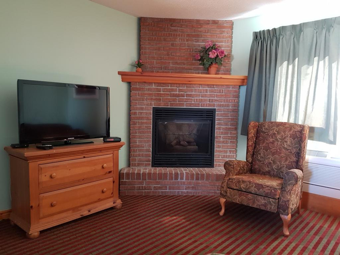 Public Area 2, Knights Inn Colonial Fireside Inn, Renfrew