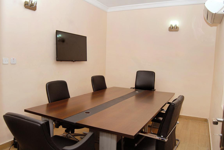 Others 5, WestEleven Luxury, Eti-Osa