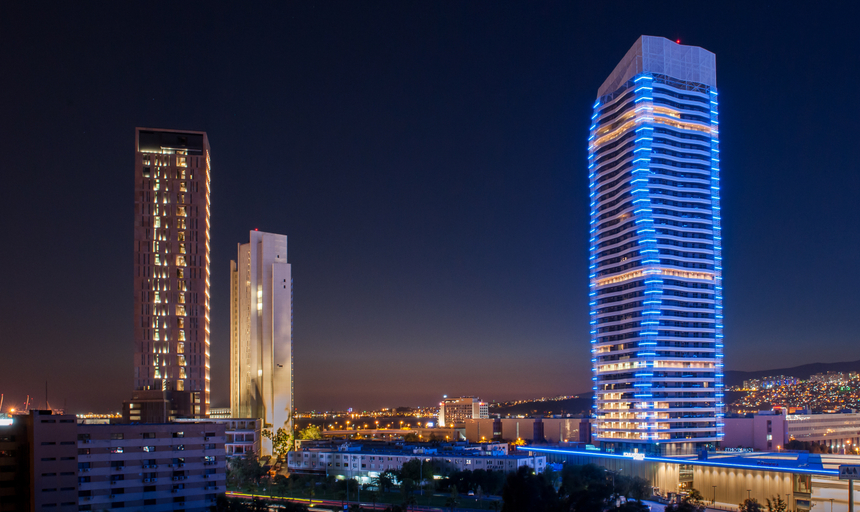 Exterior & Views