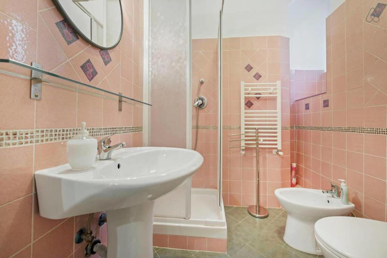 Bathroom 4, Ai 7 Scalini, Rome