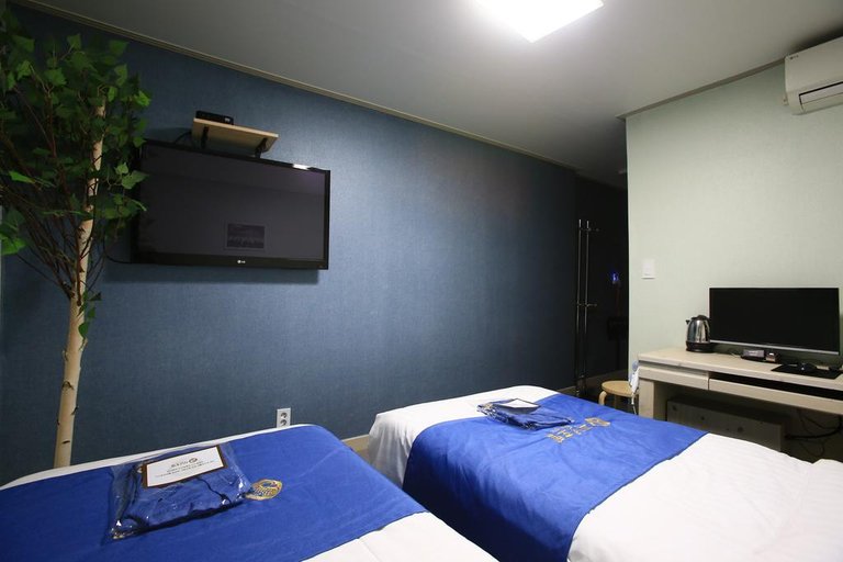 Bedroom 5, Peanut Hotel, Jongno
