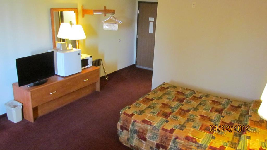 Bedroom 5, Econo Lodge Gaylord, Sibley
