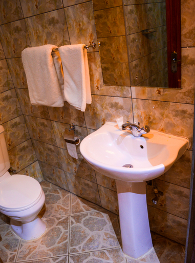 Bathroom 4, Fourth Parklands Guesthouse, Westlands