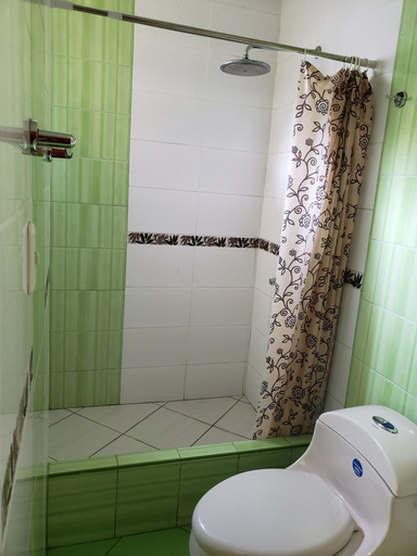 Bathroom, Las Cascadas, Lima
