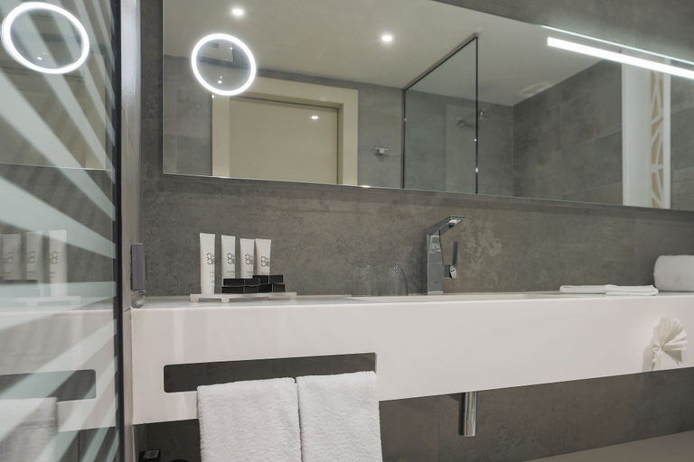Bathroom 4, Radisson BLU Hotel Algiers Hydra, El Achour