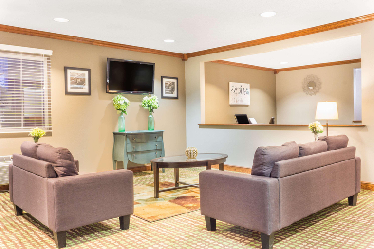 Public Area 2, Baymont by Wyndham Piqua, Troy