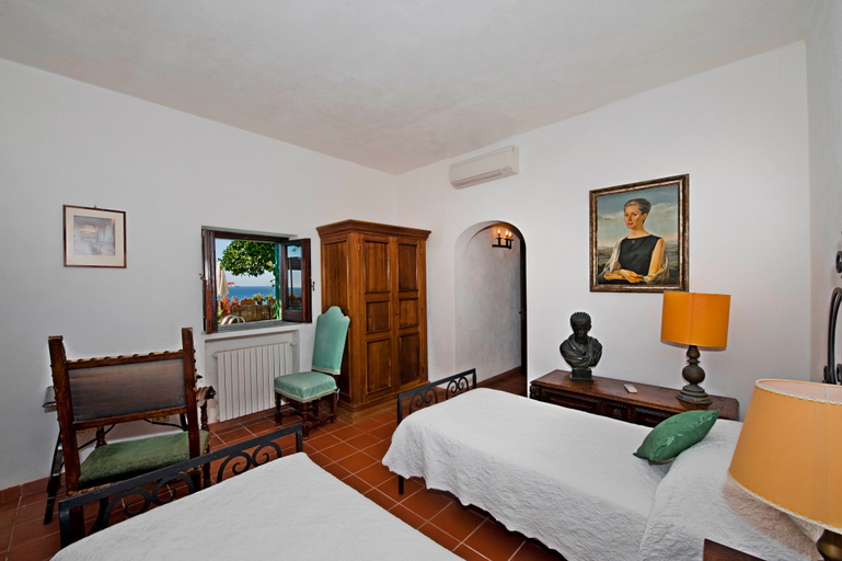 Bedroom 3, Villa Magenta, Salerno