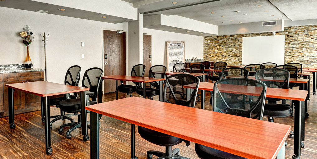 Food & Drinks, Home Inn and Suites Regina Airport West, Division No. 6