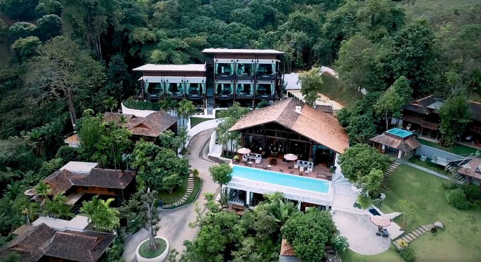 Exterior & Views 27