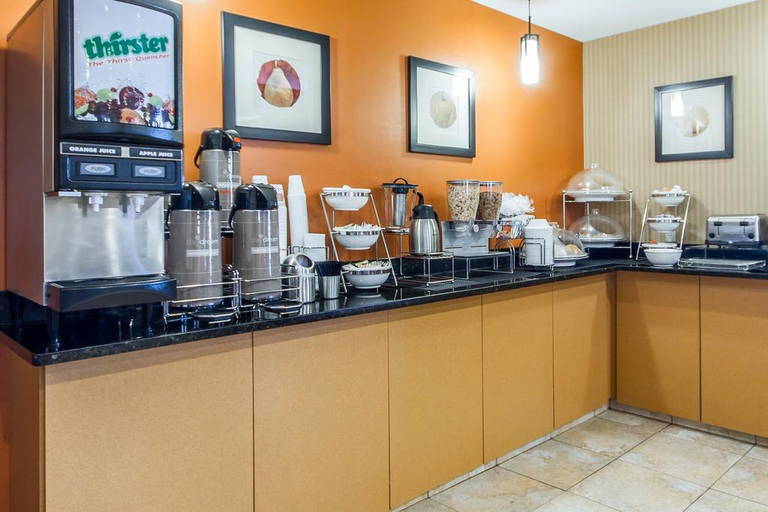 Food & Drinks 5, Mainstay Suites Madison - Monona, Dane