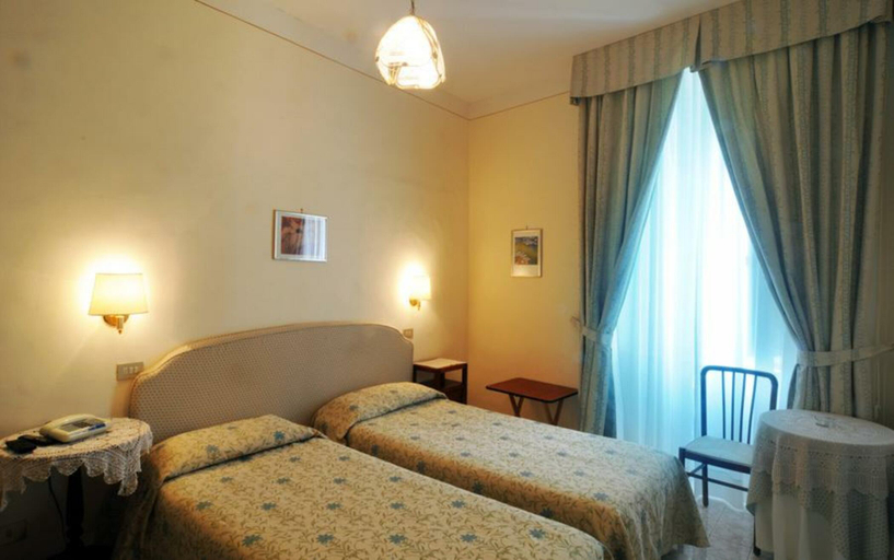 Bedroom 3, Hotel Toro, Salerno