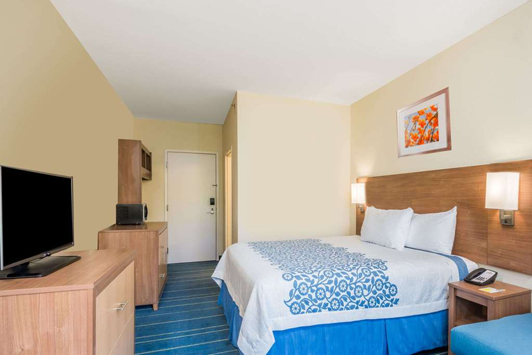 Bedroom 1, Days Inn by Wyndham Cadiz, Harrison