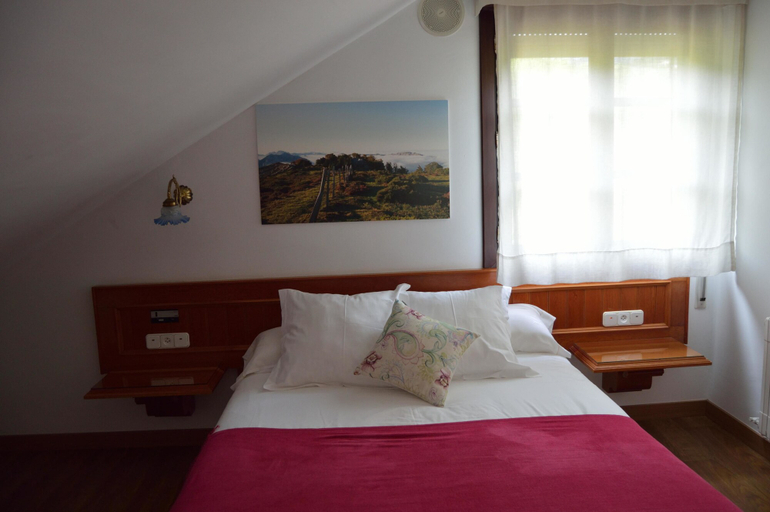Bedroom 3, Hotel El Jisu, Cantabria