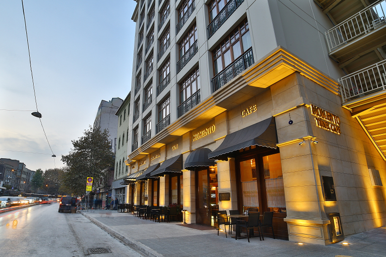Exterior & Views