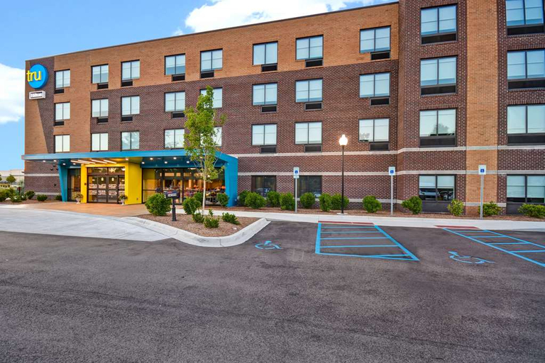 Public Area 2, Tru by Hilton Sterling Heights Detroit, Macomb