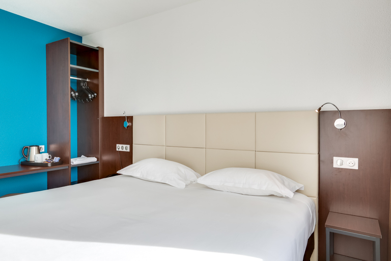 Bedroom 3, The Originals City, Hotel Caen Memorial, Calvados
