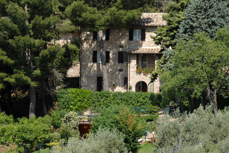 Exterior & Views