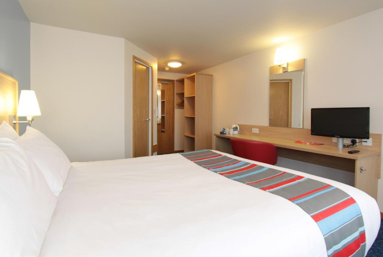 Bedroom 3, Travelodge Kettering Thrapston, Northamptonshire