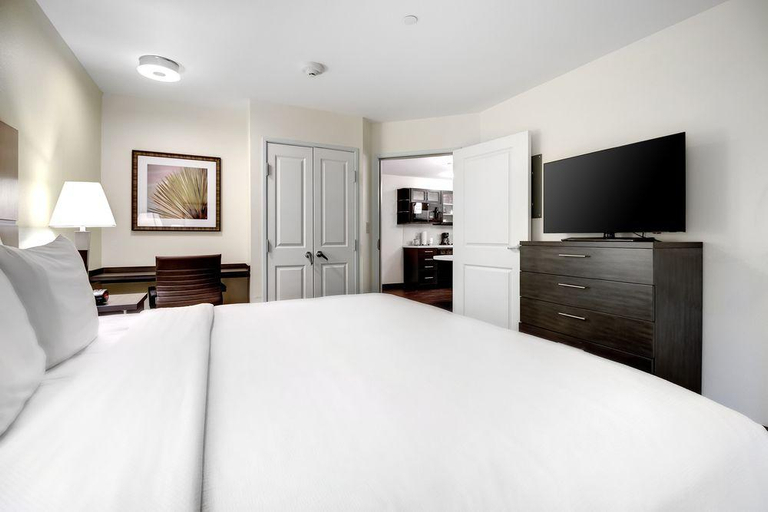 Bedroom 2, Candlewood Suites WACO, McLennan