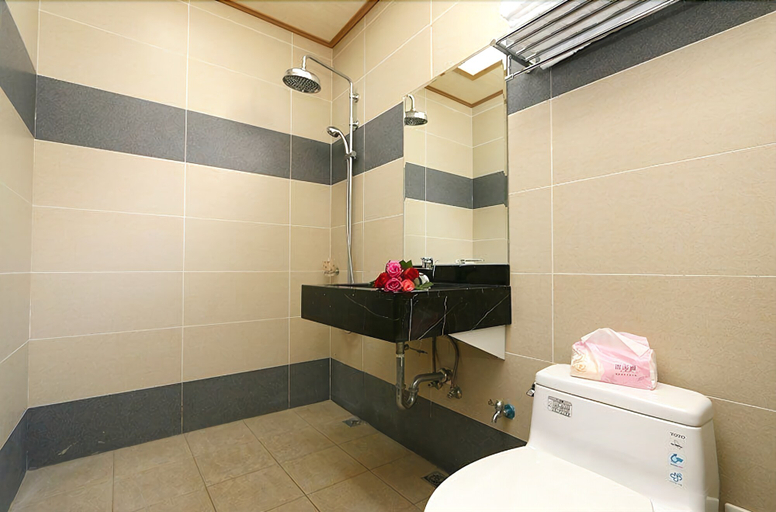 Bathroom 2, Flower 4 B&B, Hualien