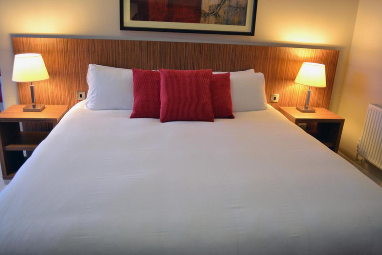 Bedroom 3, Carrick Plaza Suites and Apartments