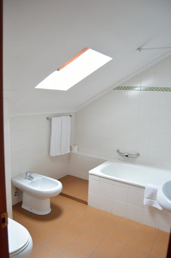 Bathroom 4, Hotel El Jisu, Cantabria